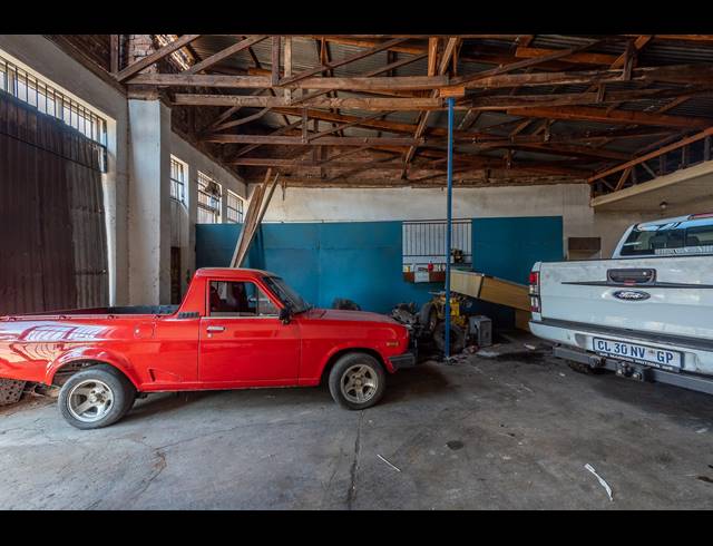 725M² BUILDING FOR SALE IN SPRINGS CENTRAL